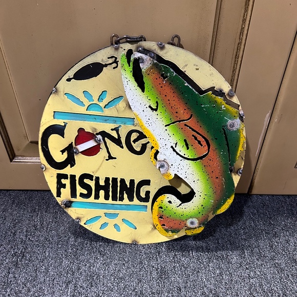 Metal Fishing Sign - Picture 1 of 2